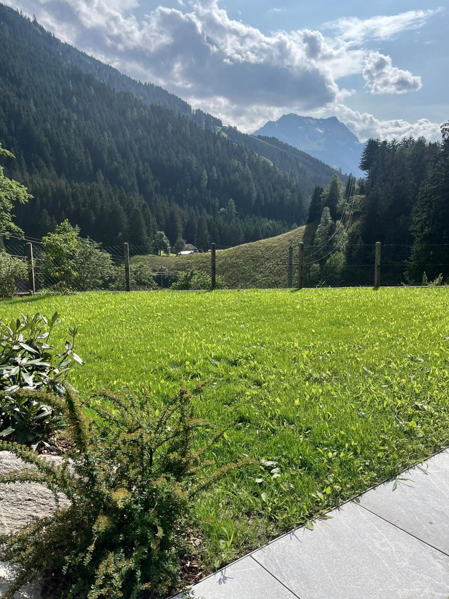 Natur Zeit - Alpine Garden Apartments Mayrhofen Exterior foto